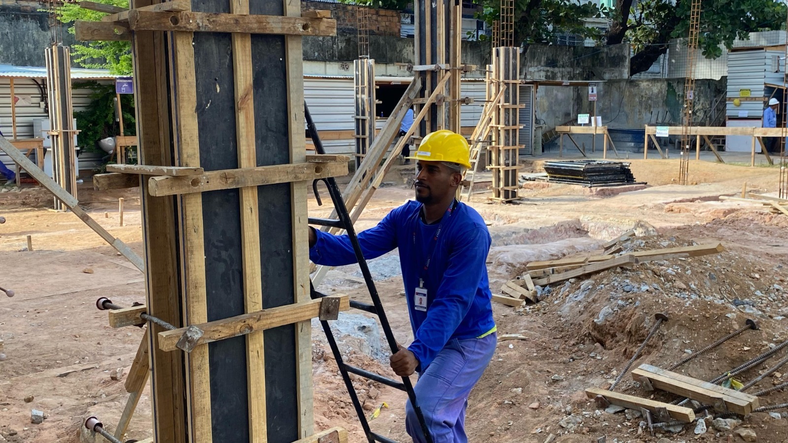 Obras de construção e revitalização de escolas estaduais impulsionam geração de empregos e movimentam economia da Bahia