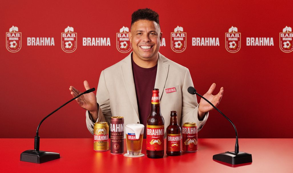 BRAHMA ANUNCIA SAB - SOCIEDADE ANÔNIMA BRAHMA PARA TORCEDORES INVESTIREM EM SEUS CLUBES DE CORAÇÃO “BRINDANDO” Com Ronaldo como “presidente”, a marca da Ambev, parceira histórica do futebol nacional, cria iniciativa grandiosa que permite ao torcedor destinar percentual das compras da linha Brahma feitas no Zé Delivery para investimentos nos clubes, sem custo extra; na compra de Brahma 0,0% o investimento é dobrado