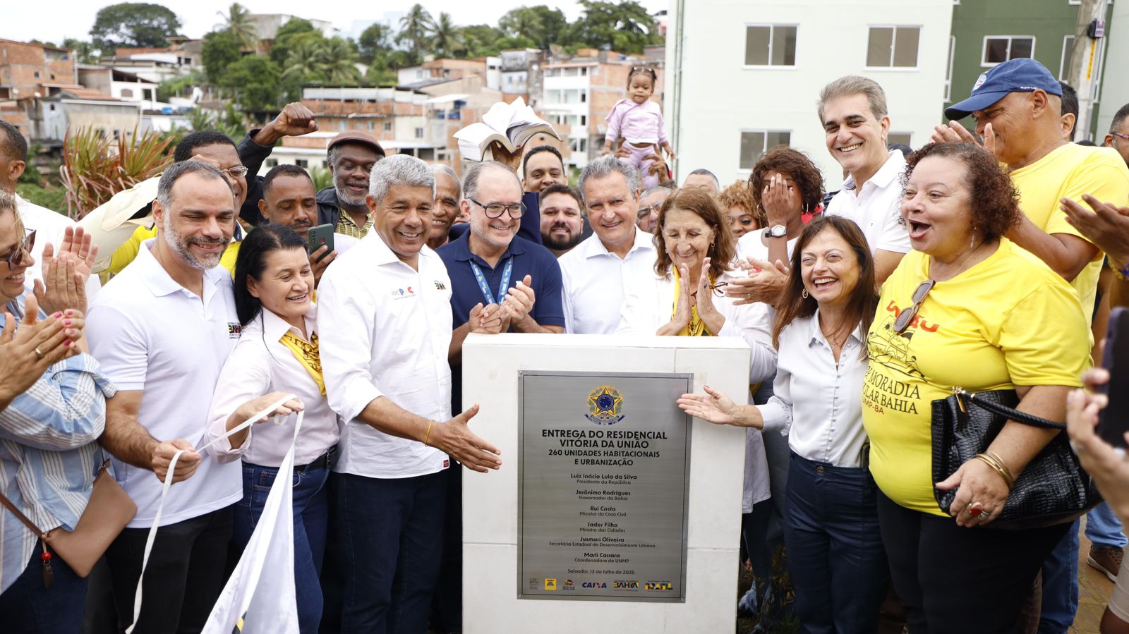 Após retomadas de obras em Salvador, Jerônimo e Rui Costa entregam 260 moradias do Minha Casa Minha Vida, em São Gonçalo do Retiro  Parceria entre os governos federal e estadual possibilitou a entrega de 220 apartamentos e 40 casas térreas