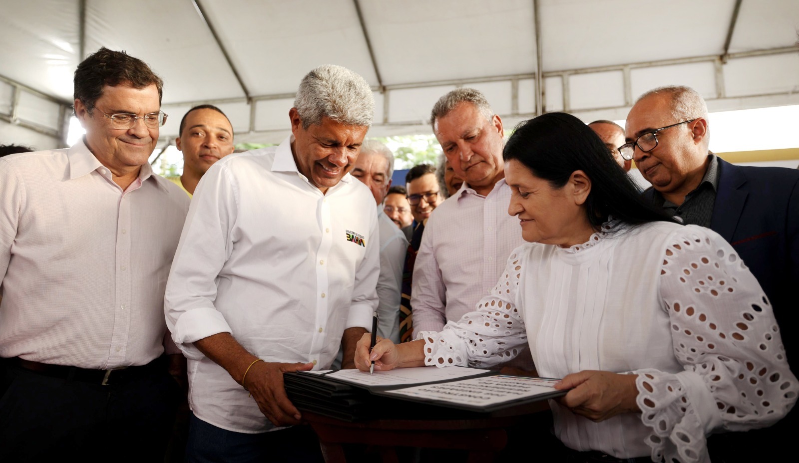 Governo do Estado e União assinam contratos para mais de mil novas moradias populares, em Feira de Santana e Alagoinhas  Investimentos de R$ 200 milhões contemplam unidades do Minha Casa, Minha Vida e Novo PAC