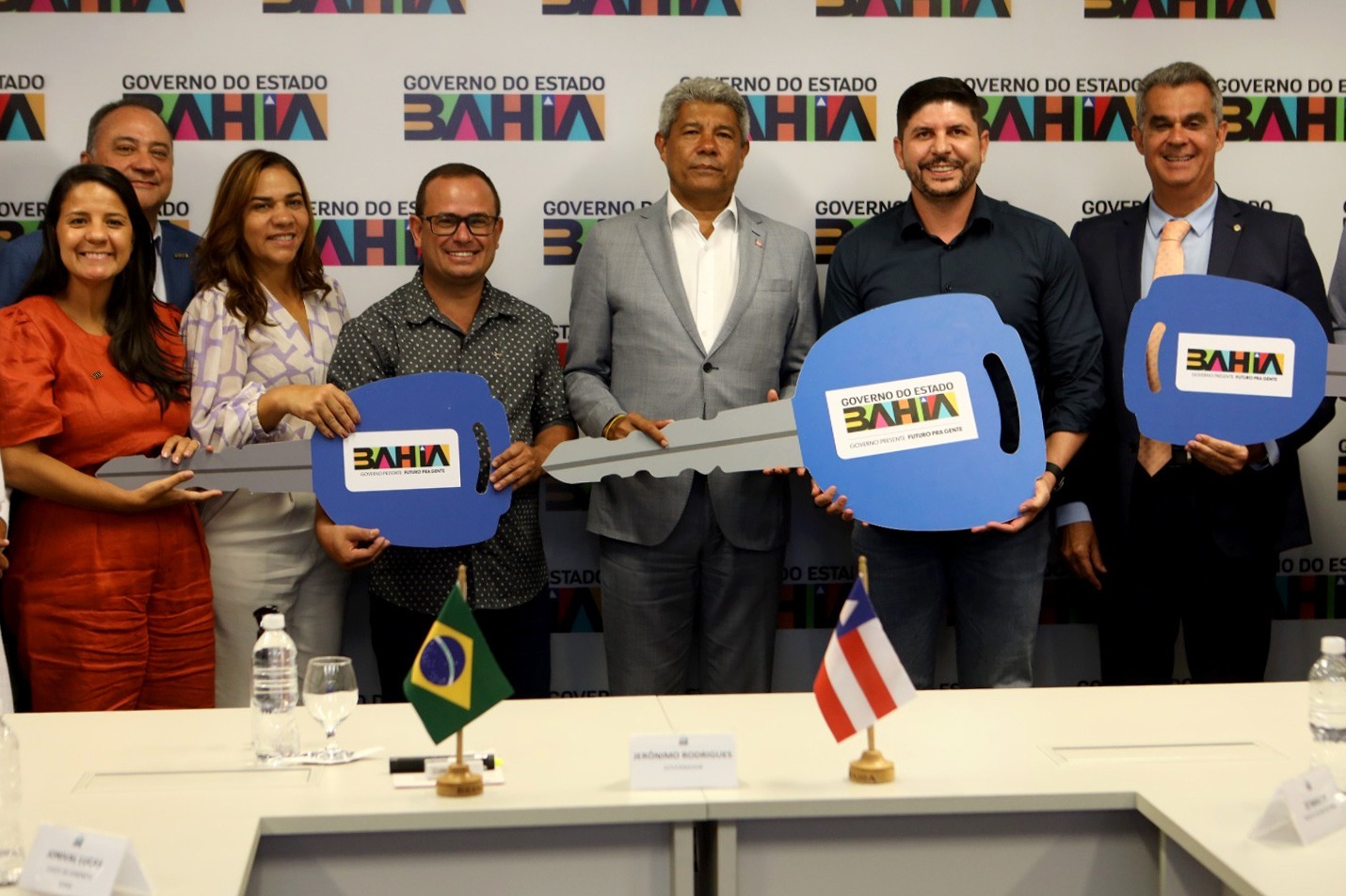 Governador fortalece parceria com Rio do Pires durante reunião com o prefeito Zé Marcos