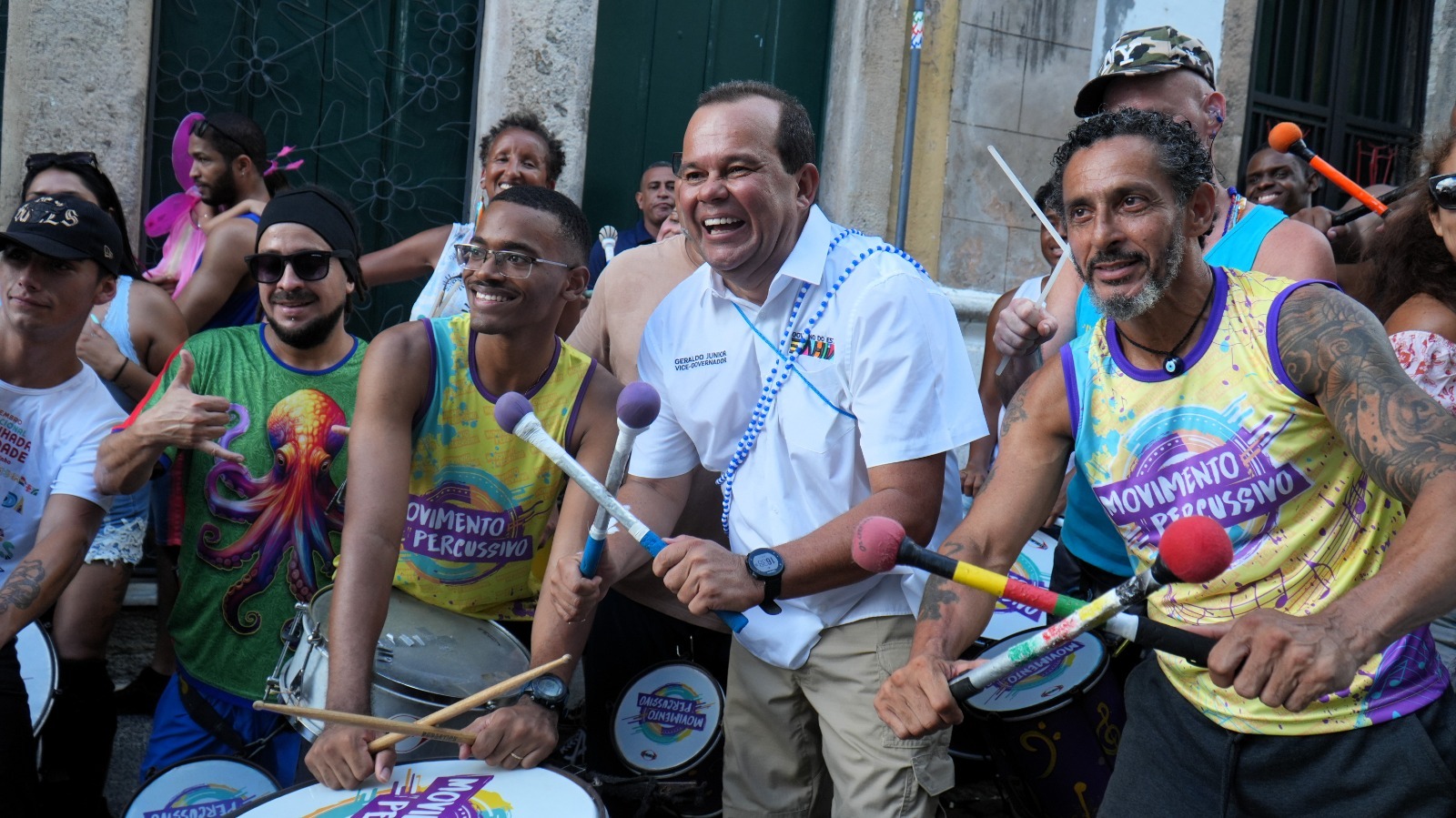 Vice-governador Geraldo Junior visita circuito Batatinha e recebe carinho dos foliões no Pelourinho